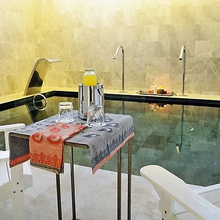 Hotel Casa Anamaria 4*